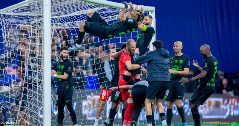 الاتحاد يقطع سلسلة الأزرق