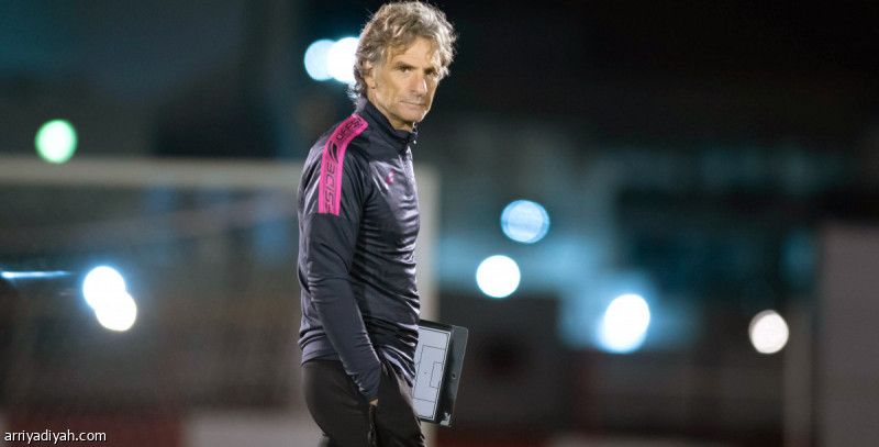 قبل الفتح.. إيجالو يخلط أوراق كارينيو