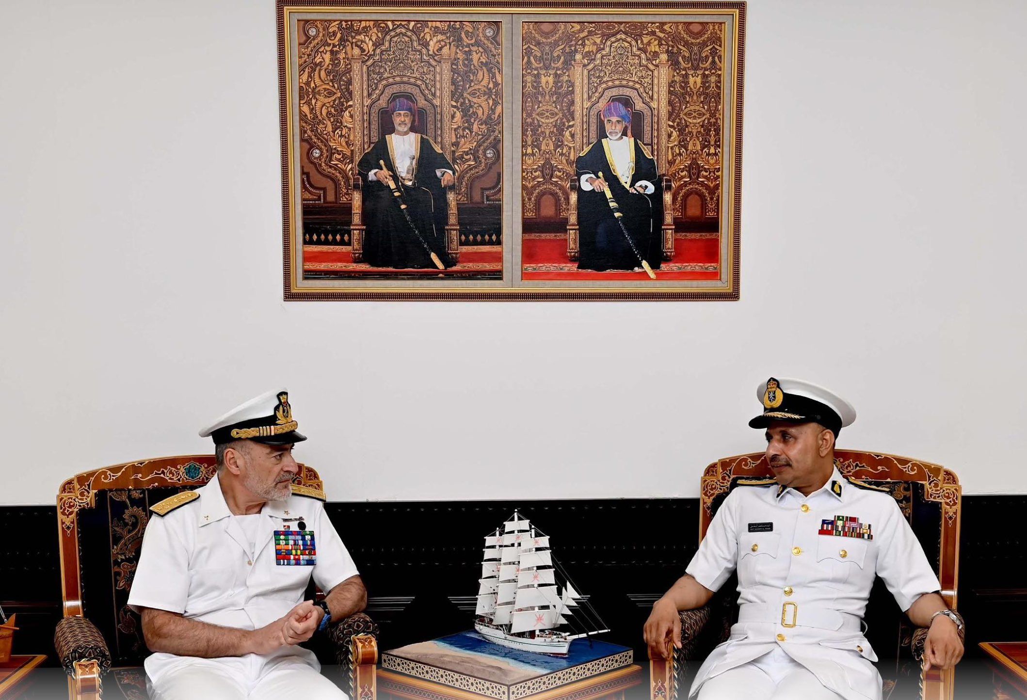 قائد البحرية السلطانية يستقبل رئيس أركان البحرية بإيطاليا