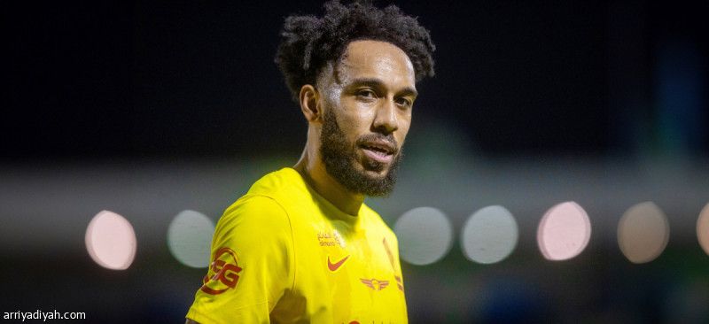 أوباميانج: حادث برشلونة قادني إلى القادسية