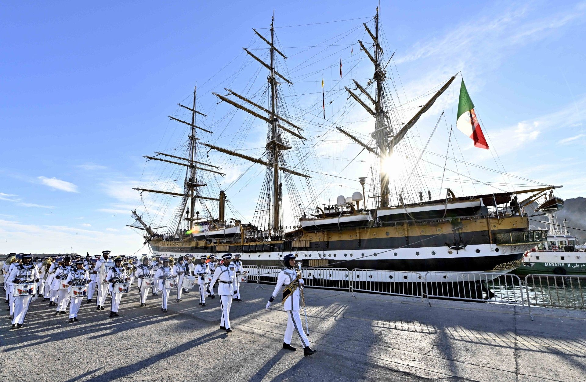 السفينة الشراعية الإيطالية (أميريجو فسبوتشي) تصل إلى سلطنة عُمان