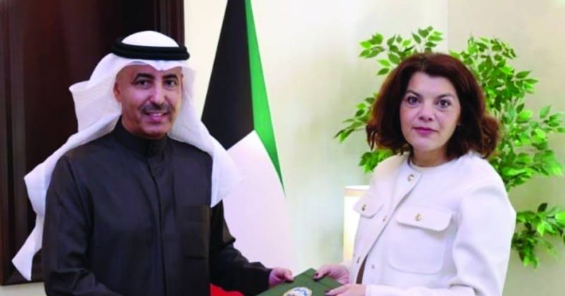 المري يُسلّم مساهمة الكويت السنوية لوكالة «أونروا»