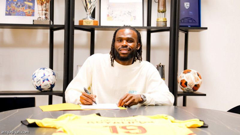 لنس يضم كوياليبو.. ويلغي صفقة لوبيز