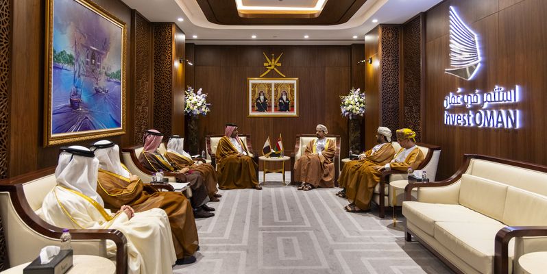 بحث تعزيز التعاون المشترك في مجالات التجارة والصناعة بين سلطنة عُمان وقطر