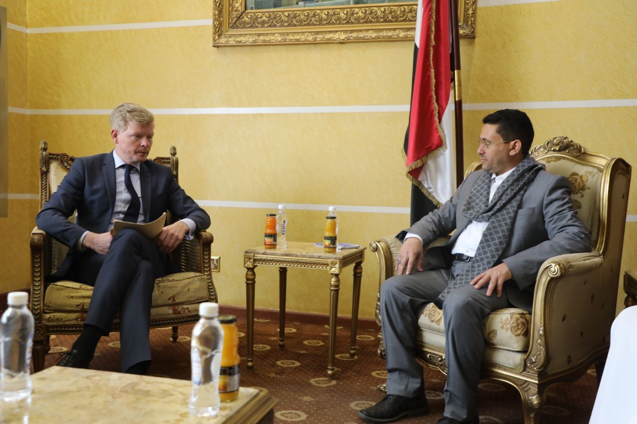 صحفي محرر من سجون الحوثي: لقاء المبعوث الأممي مع "المرتضى" تهاون غير مقبول مع مُتورط في جرائم حرب