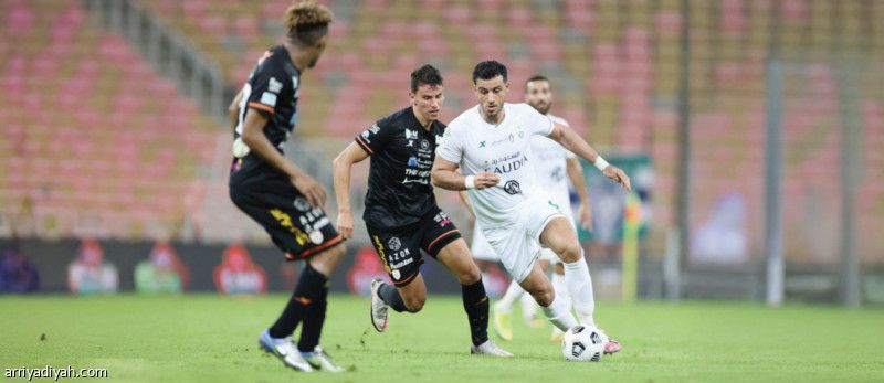 الأهلي والشباب.. لا أحد يقترب من السومة