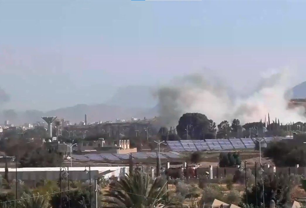 إعلام عبري: 20 طائرة إسرائيلية ألقت 50 قنبلة على مواقع للحوثيين بهجوم منسق مع التحالف الدولي