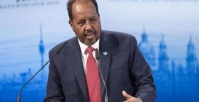 رئيس الصومال يبحث مع قيادات “المجتمع المدني” الانتخابات المباشرة والمصالحة والأمن