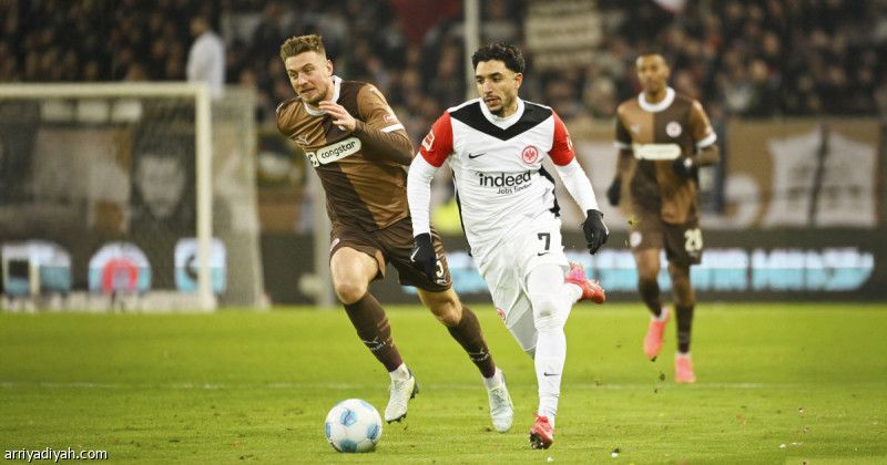 بهدف مرموش.. فرانكفورت يستعيد التوازن