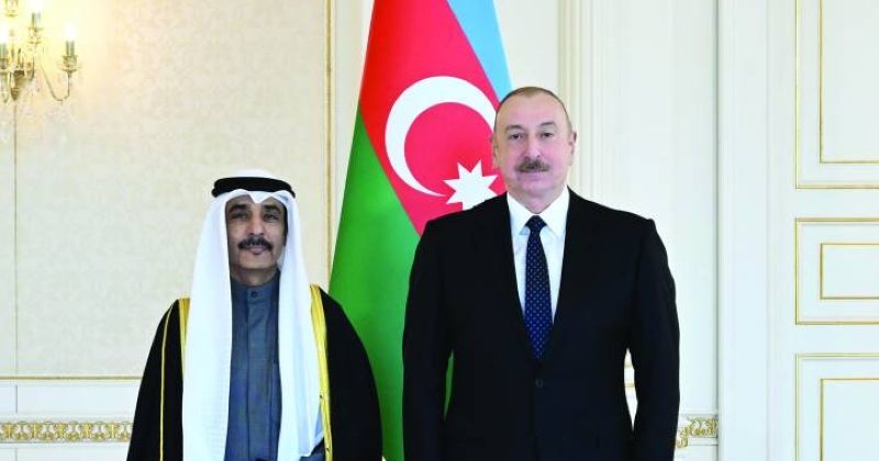 رئيس أذربيجان مستقبلاً السفير المطيري