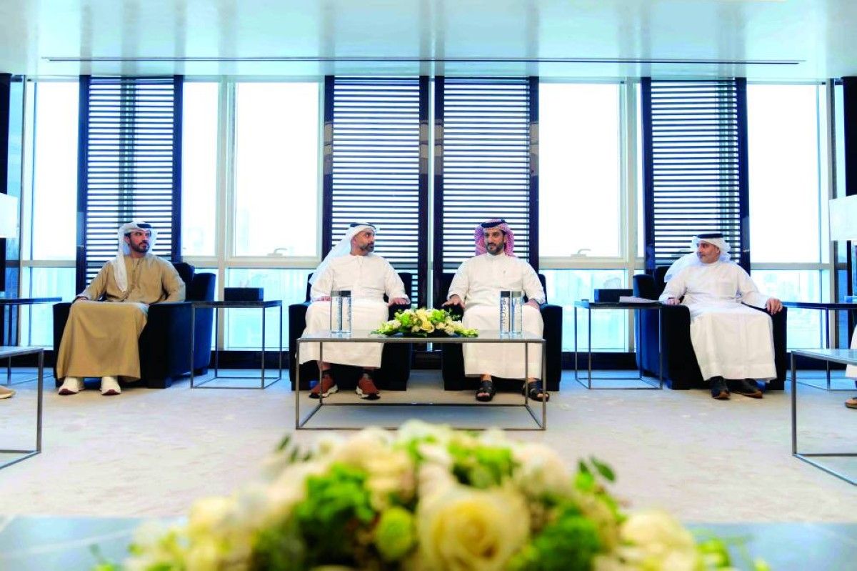 سلطان بن أحمد يستقبل وفد «إي آند الإمارات»