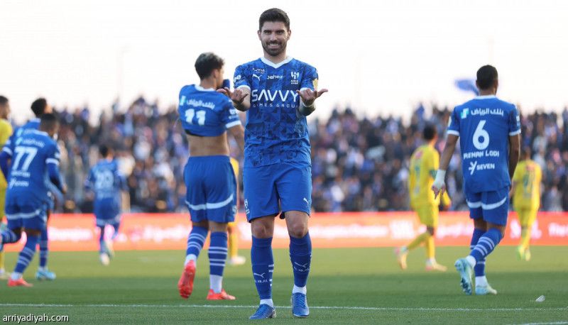 بعد 260 يوما.. نيفيز يعود إلى التسجيل