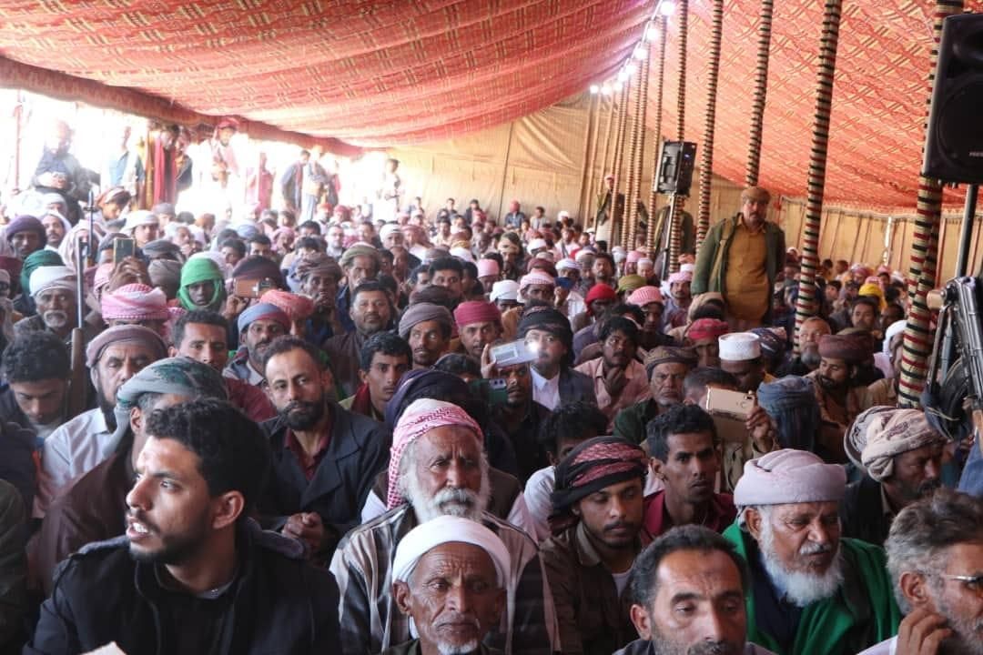 حلف قبائل حضرموت يعلن تمسكه بـ "الحكم الذاتي" ويرفض رفع المظاهر المسلحة