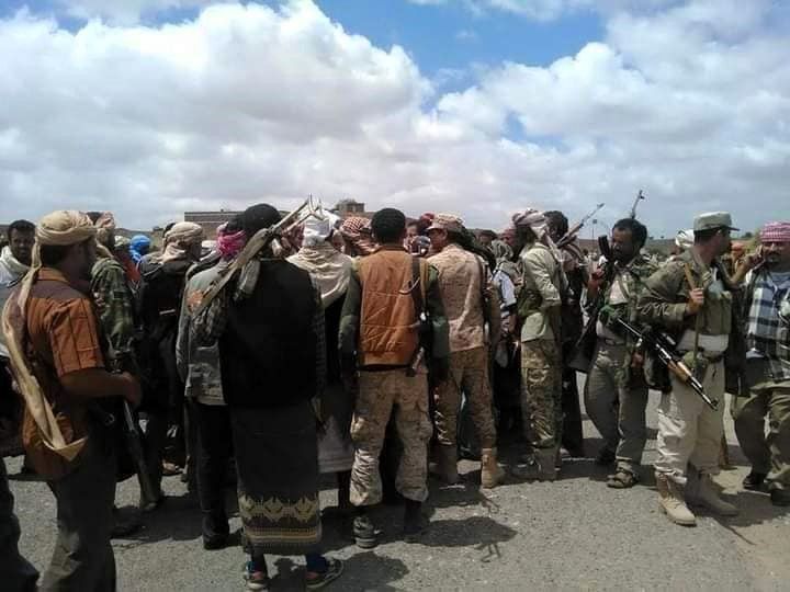 أبين.. قبيلة الجعادنة ترفض طلبًا لقوات الانتقالي استحداث معسكر في أراضيها