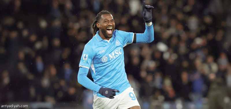 نابولي يعزز الصدارة بثنائية فيرونا