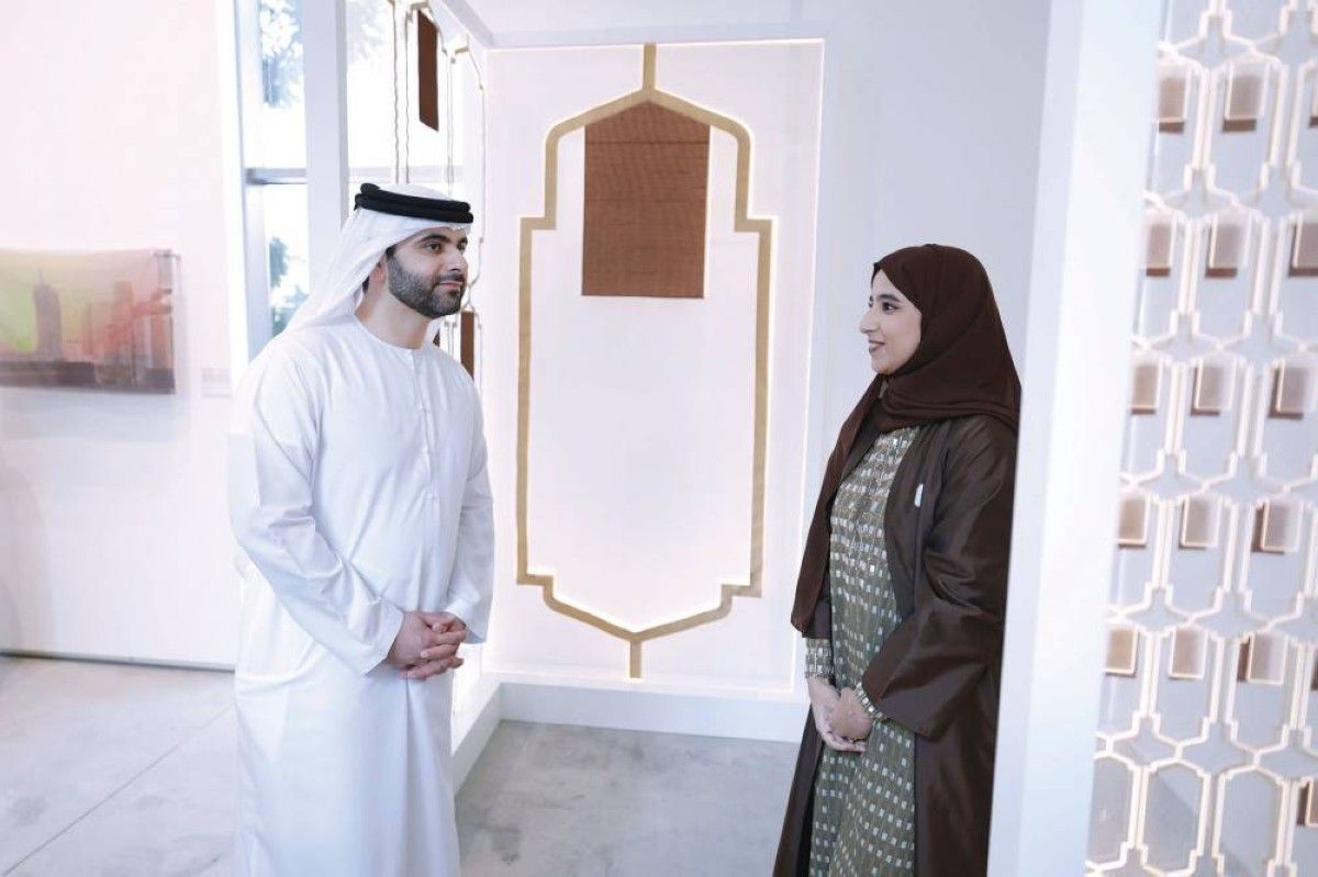 منصور بن محمد يفتتح معرض «برج راشد» الفني بمناسبة الذكرى الـ45 لافتتاح البرج