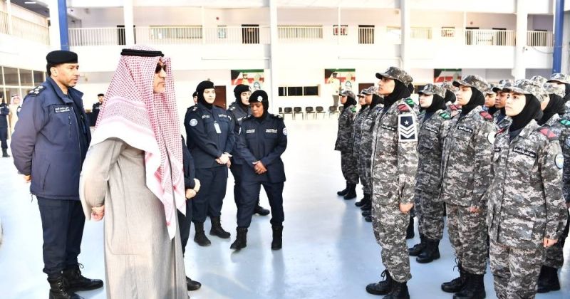 وزير الداخلية: المرأة الكويتية أثبتت جدارتها في السلك العسكري