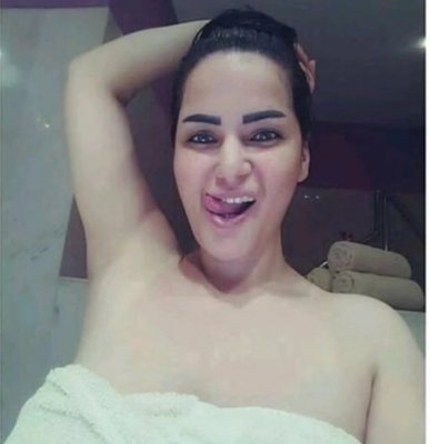 سما المصري تنشر فيديو تضع تاتو في مكان حساس وجمهورها : قلبنا معاكي