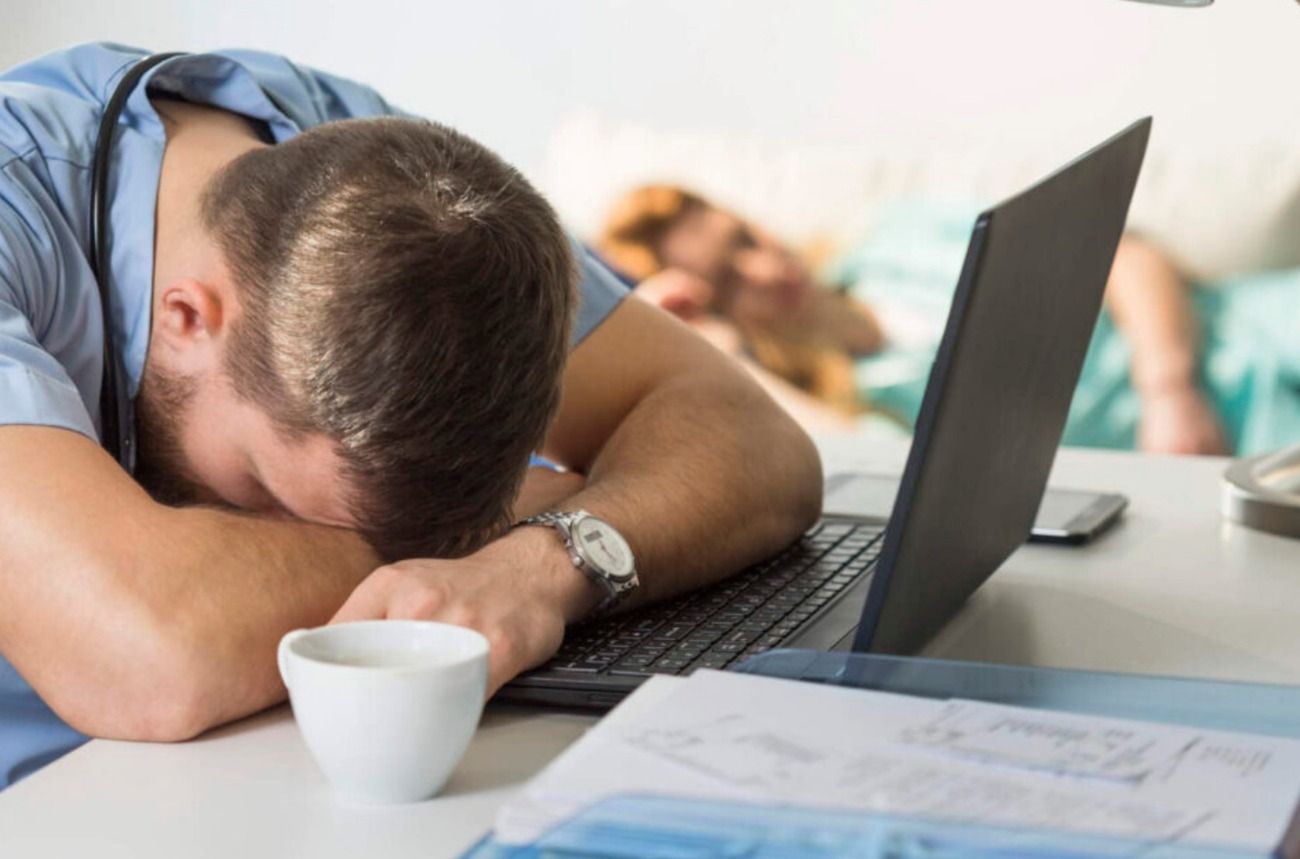هل تؤدي توترات العمل إلى قلة النوم ؟ دراسة تجيب