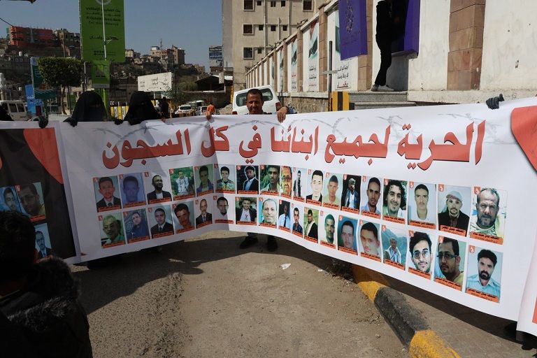 اليمن..رابطة حقوقية تطالب بحل جذري لملف المختطفين بما يضمن تبييض جميع السجون