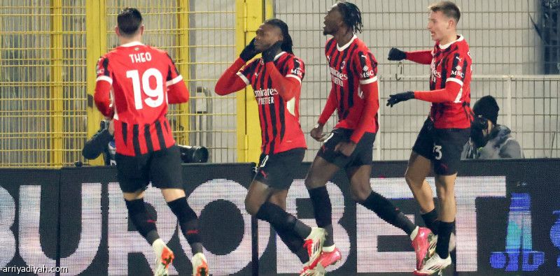 ميلان يقلبها على كومو