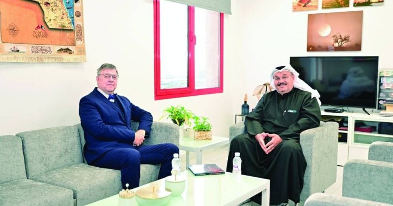 رئيس التحرير الزميل وليد الجاسم مستقبلاً سفير تشيكيا