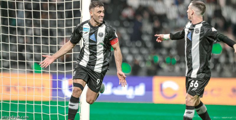 الشباب يكسب تحدي الرياض.. وحمد الله يسجل الـ 18