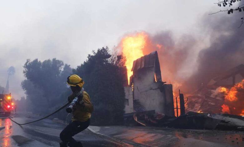 85 ألف أمريكي مهددون بإخلاء منازلهم بسبب الحرائق