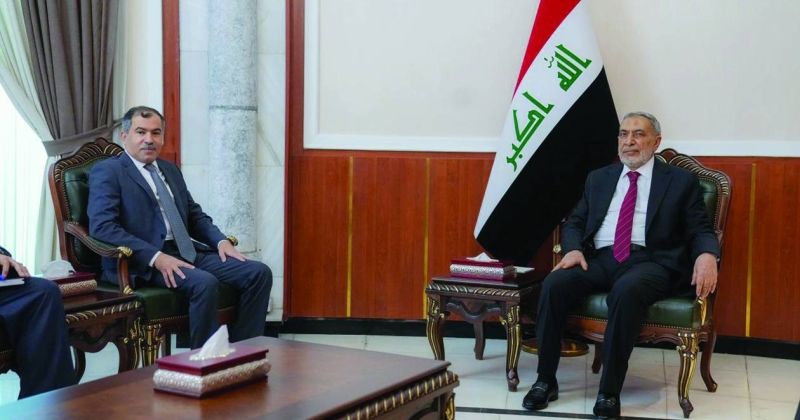 رئيس البرلمان العراقي مستقبلاً السفير زمان