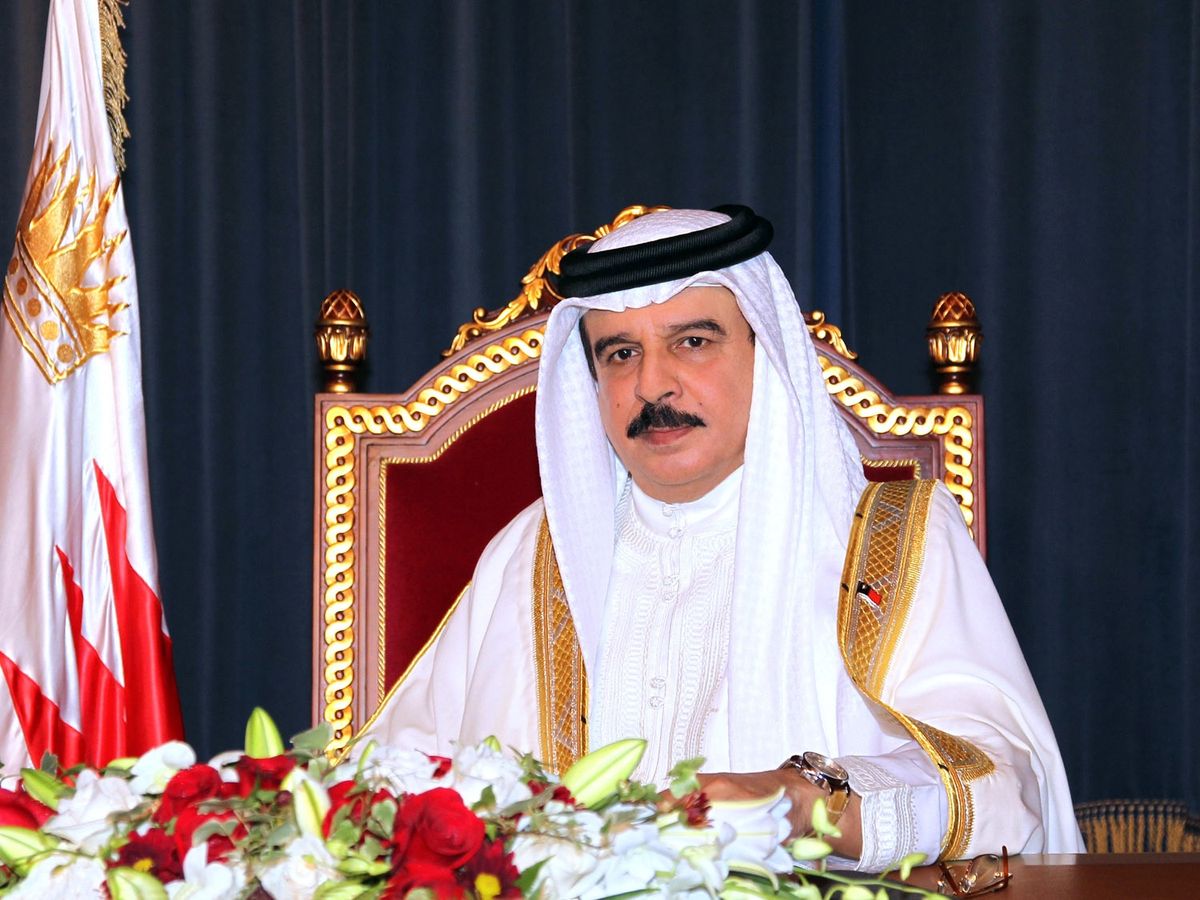 ملك البحرين يلتقي أعضاء مجلس إدارة عُمان والبحرين للاستثمار
