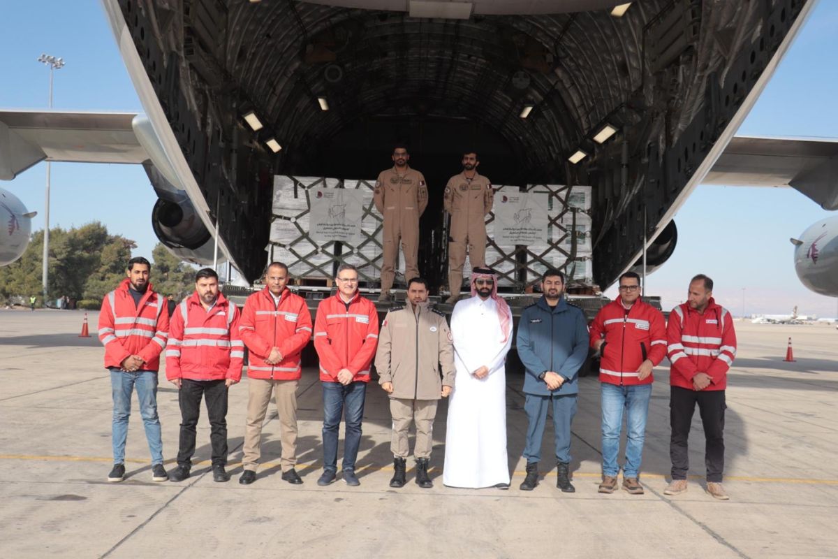 وصول طائرة مساعدات قطرية إلى دمشق ضمن الجسر الجوي لإغاثة الشعب السوري
