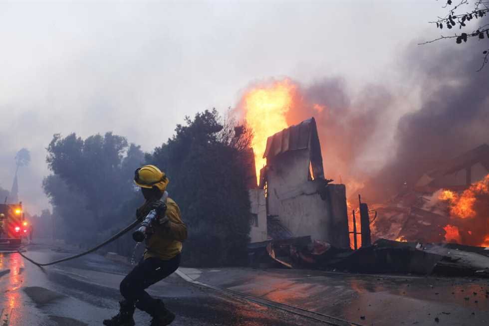 85 ألف أمريكي مهددون بإخلاء منازلهم بسبب الحرائق