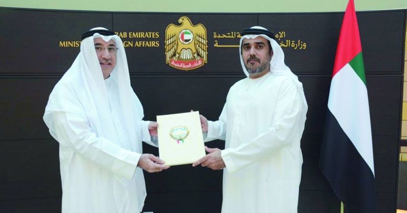 الزعابي يسلم القصير البراءة القنصلية