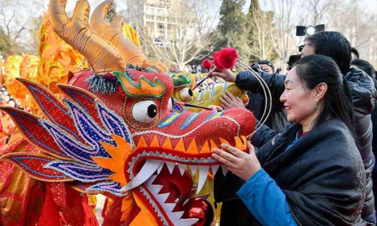 الصين ترحب بالسياح الأجانب للمشاركة في احتفالات عيد الربيع