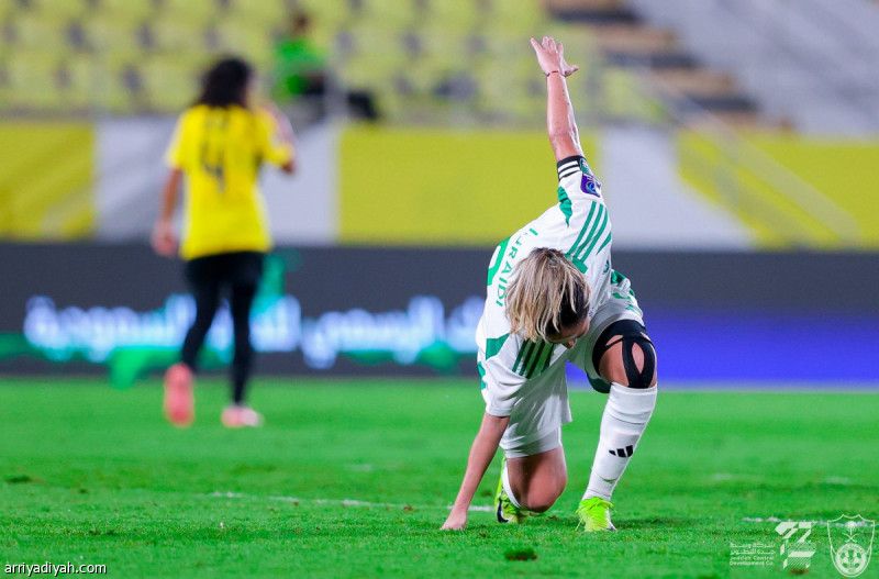 الأهلي يضرب الاتحاد برباعية