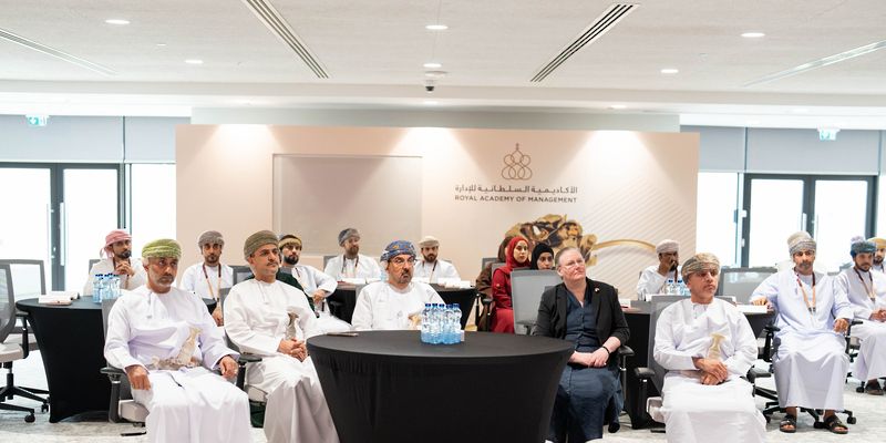 الأكاديميّةُ السُّلطانيّة للإدارة تنظم برنامجًا في مجال البحوث البيئية الميدانية