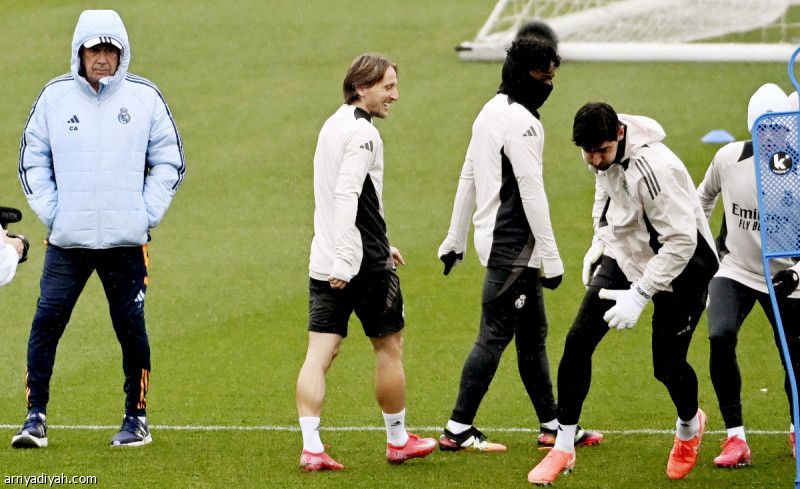 أنشيلوتي يتمسك بالأمل.. ويرفض فرضيات الرحيل