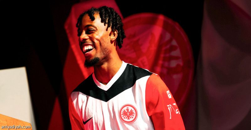 واهي يعوّض مرموش في فرانكفورت