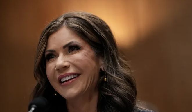الشيوخ الأمريكي يصدق على “كريستي نويم” وزيرة للأمن الداخلي