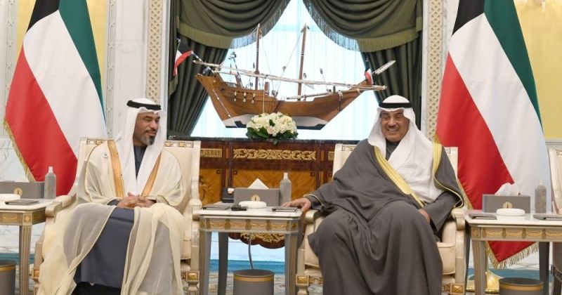 سمو ولي العهد يستقبل رئيس جهاز الإمارات للمحاسبة بمناسبة زيارته للبلاد