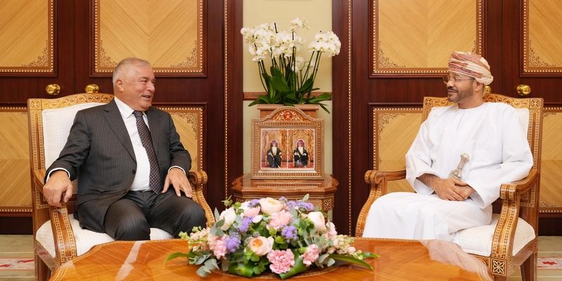 وزير الخارجية يستقبل مسؤولًا طاجيكيًا