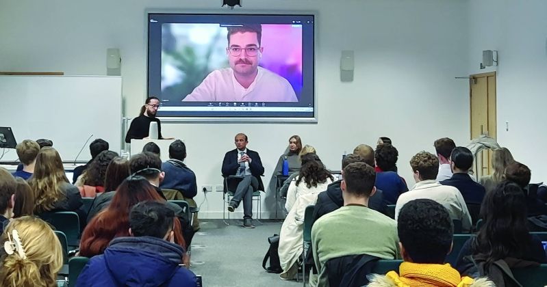 «ريكونسنس» يشارك تجربته مع طلاب جامعة كامبريدج