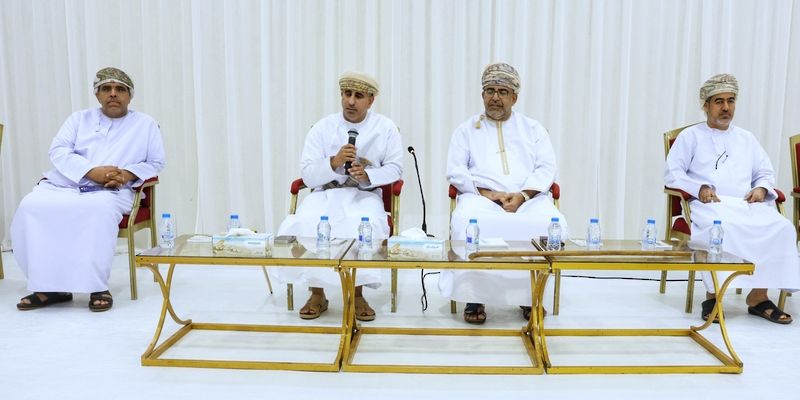 مناقشة تطوير قطاع الثروة الزراعية والسمكية بولاية شناص