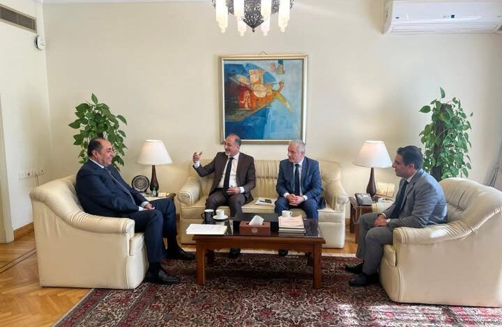 الجامعة العربية وفلسطين تؤكدان أهمية دعم صمود الشعب الفلسطيني على أرضه ورفض تهجيره