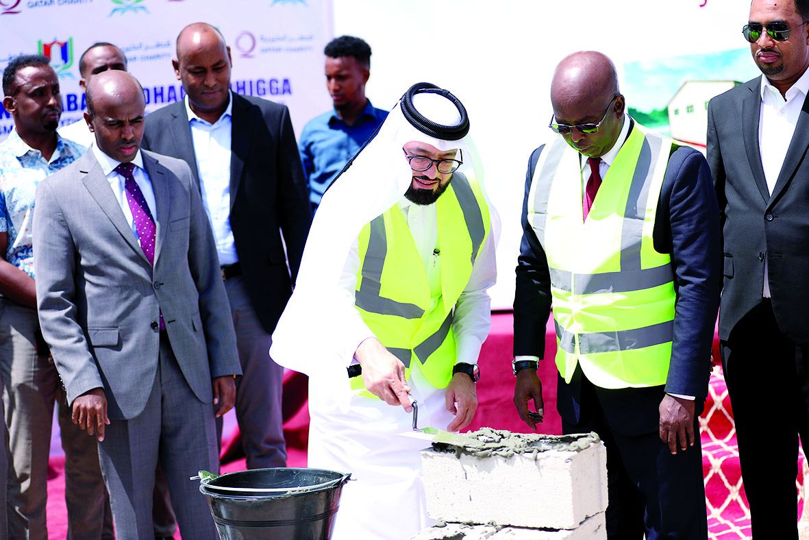 بدعم من أهل الخير للشعب الصومالي.. وفد قطر الخيرية يضع حجر الأساس لمستودع أدوية