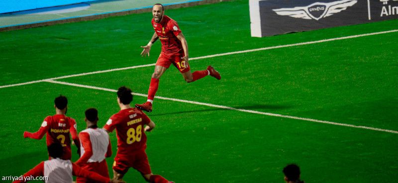 القادسية يصعق الهلال بانتصار تاريخي