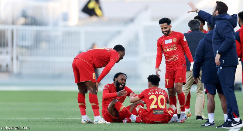 ضمك ينتصر وينسف تفوق الاتحاد