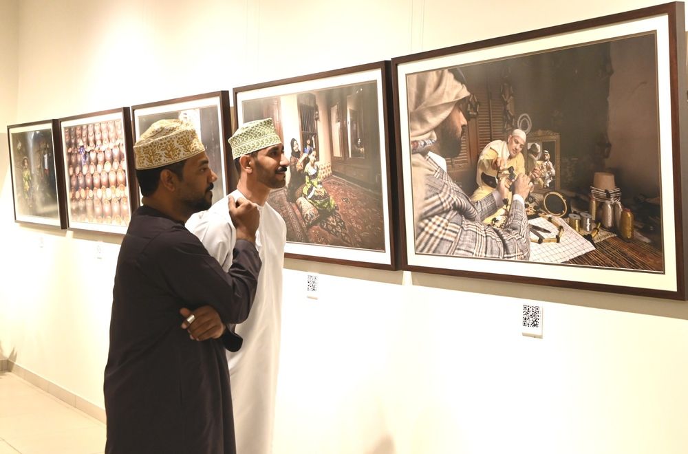 افتتاح ملتقى ومعرض “مِيمُورِيا الفوتوغرافي” بالجمعية العُمانية للفنون