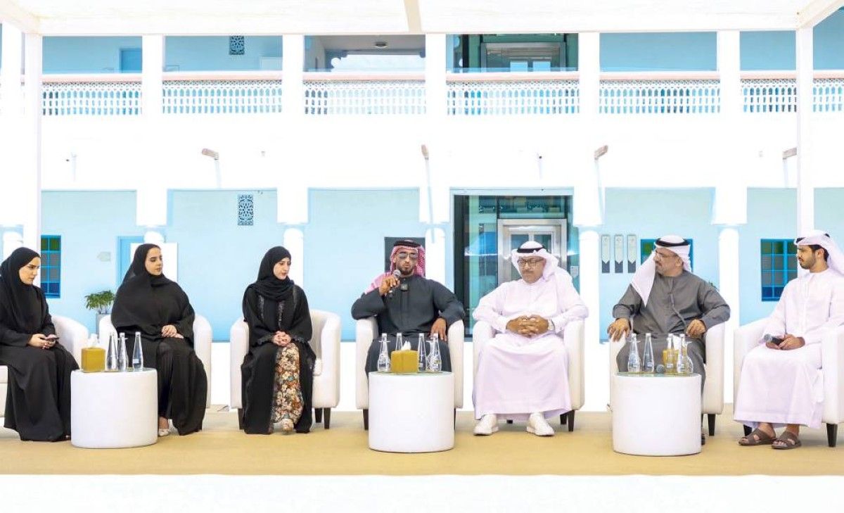 عبدالله آل حامد يلتقي نخبة من طلبة الإعلام في الإمارات