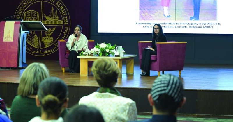 الملا تتحدّث في حفل توقيع الكتاب